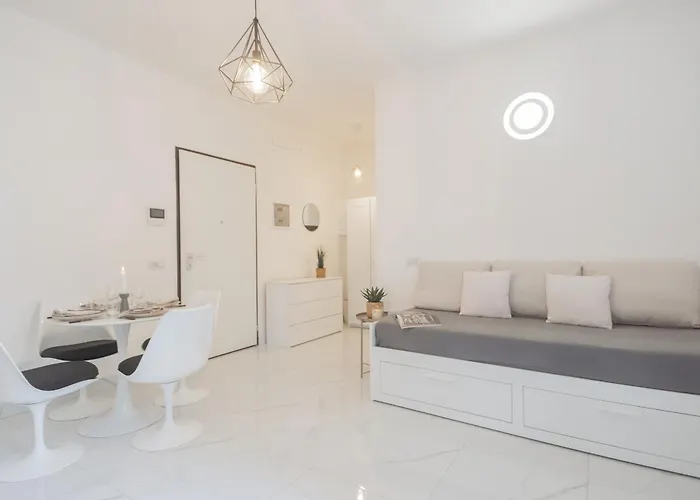 Luce By Rent 아파트